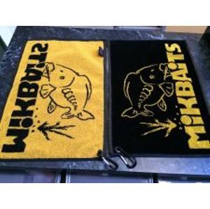 Mikbaits ručník černo žlutý s karabinou